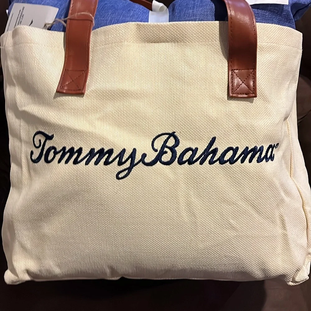 Tommy Bahama 2 Outdoor Patio Porch Throw Pillows with Tote new 20”x20”